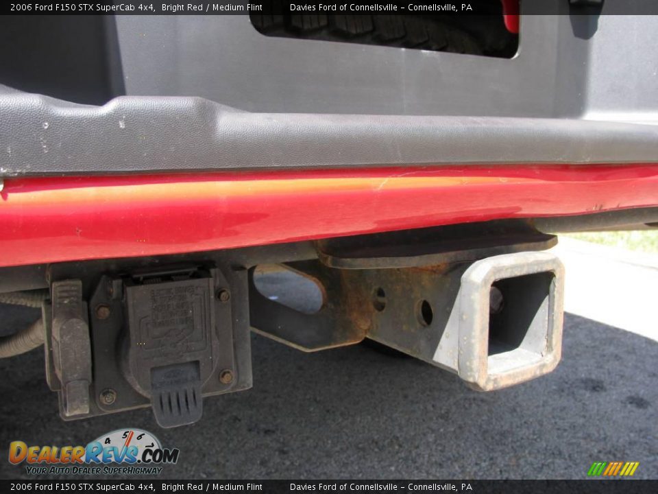 2006 Ford F150 STX SuperCab 4x4 Bright Red / Medium Flint Photo #11