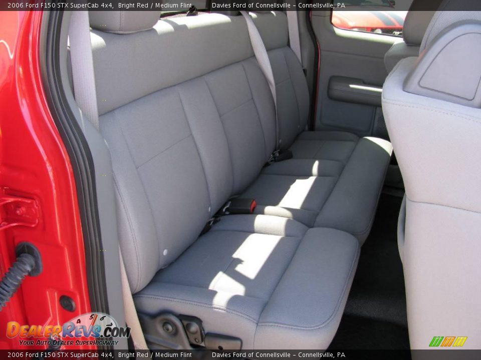 2006 Ford F150 STX SuperCab 4x4 Bright Red / Medium Flint Photo #12
