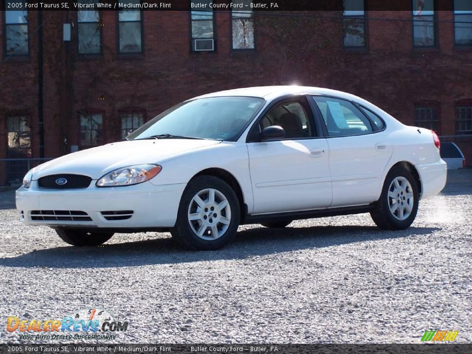2005 Ford Taurus SE Vibrant White / Medium/Dark Flint Photo #1