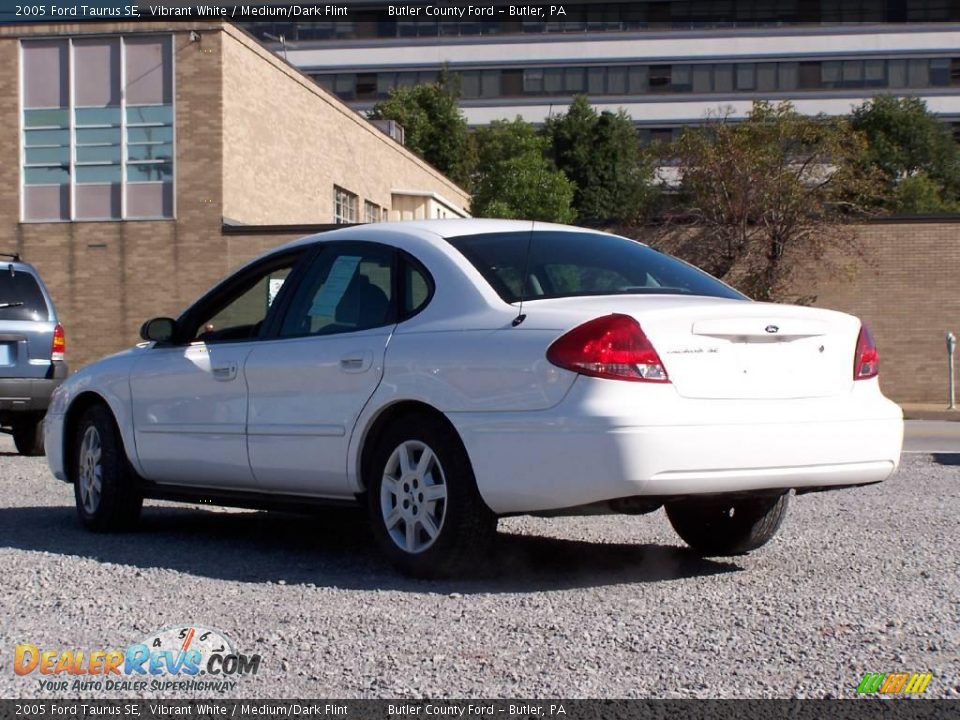 2005 Ford Taurus SE Vibrant White / Medium/Dark Flint Photo #2