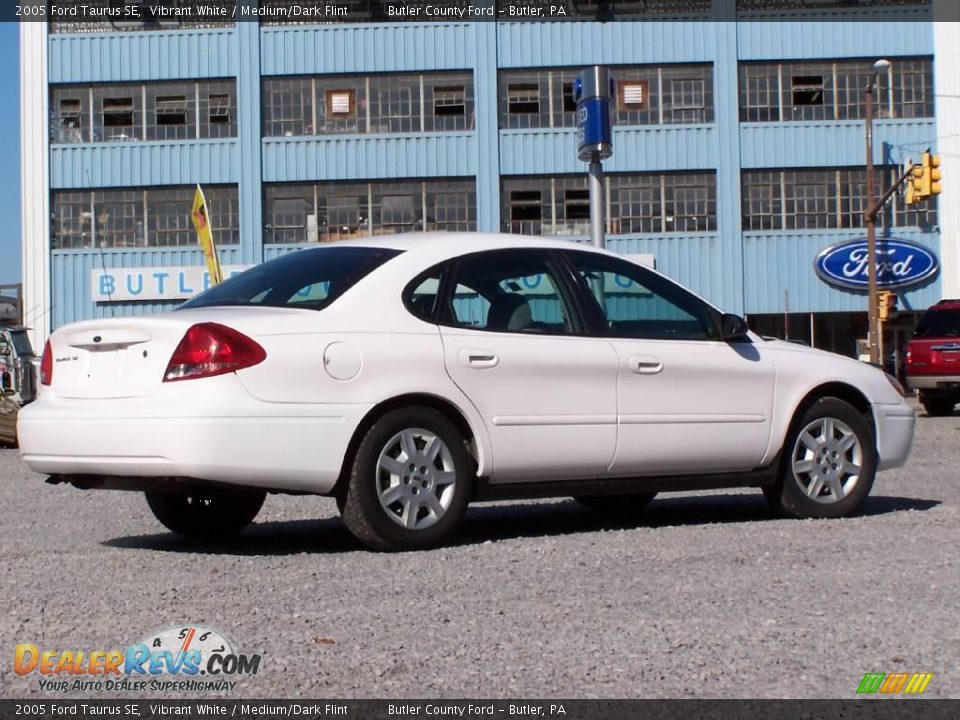2005 Ford Taurus SE Vibrant White / Medium/Dark Flint Photo #3