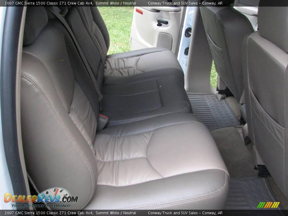 2007 GMC Sierra 1500 Classic Z71 Crew Cab 4x4 Summit White / Neutral Photo #16