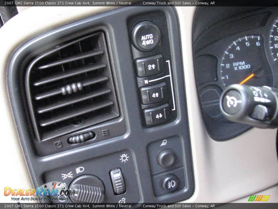 2007 GMC Sierra 1500 Classic Z71 Crew Cab 4x4 Summit White / Neutral Photo #19
