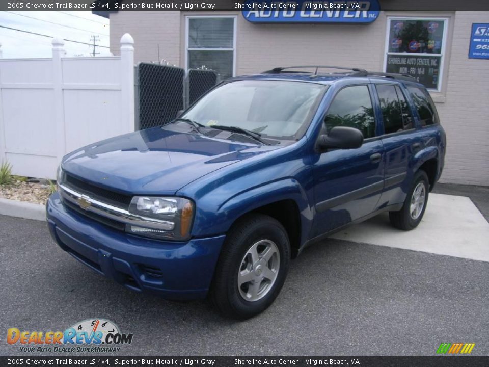 2005 Chevrolet TrailBlazer LS 4x4 Superior Blue Metallic / Light Gray Photo #2