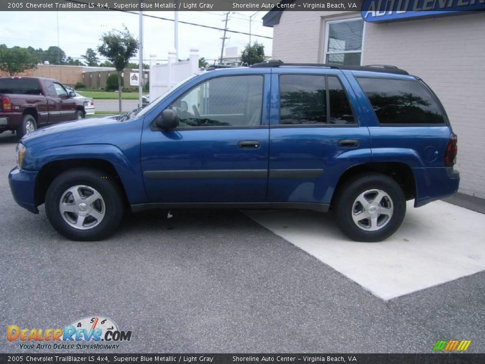 2005 Chevrolet TrailBlazer LS 4x4 Superior Blue Metallic / Light Gray Photo #3