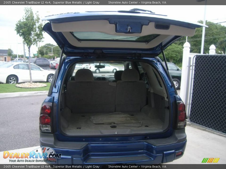 2005 Chevrolet TrailBlazer LS 4x4 Superior Blue Metallic / Light Gray Photo #7