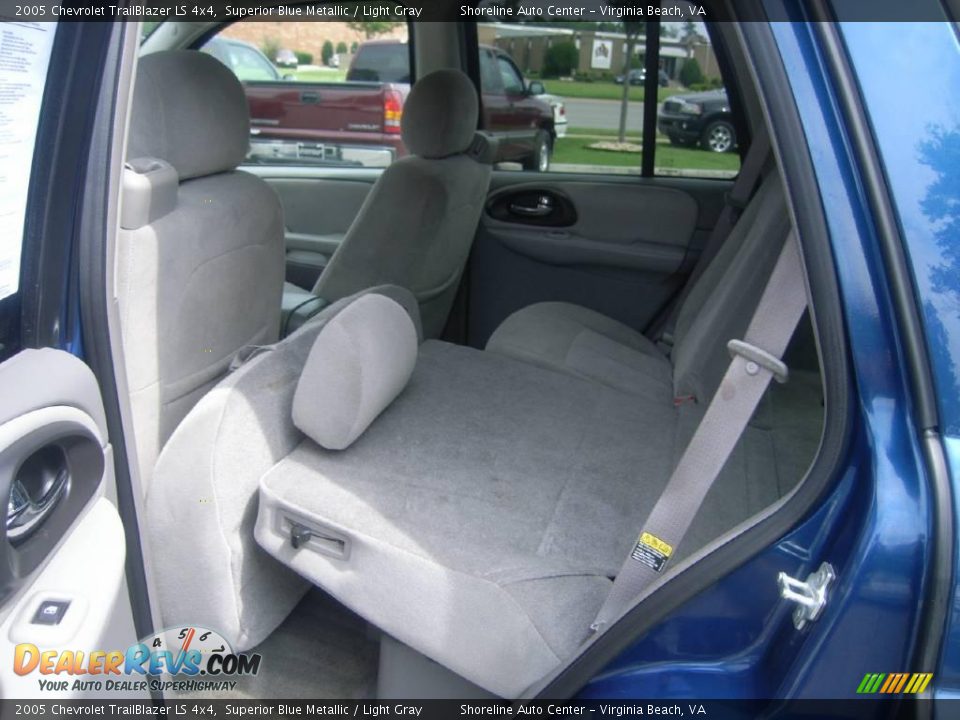 2005 Chevrolet TrailBlazer LS 4x4 Superior Blue Metallic / Light Gray Photo #16
