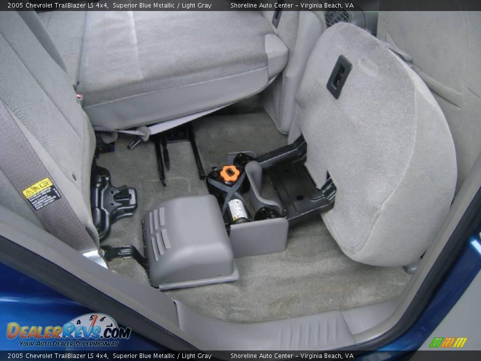 2005 Chevrolet TrailBlazer LS 4x4 Superior Blue Metallic / Light Gray Photo #17