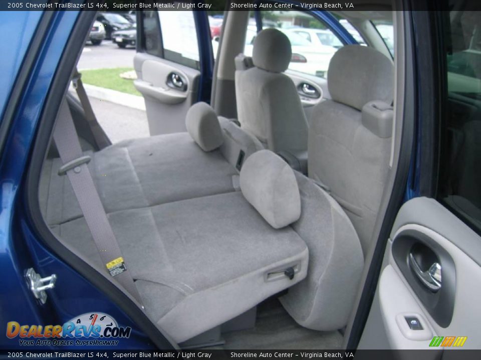 2005 Chevrolet TrailBlazer LS 4x4 Superior Blue Metallic / Light Gray Photo #18