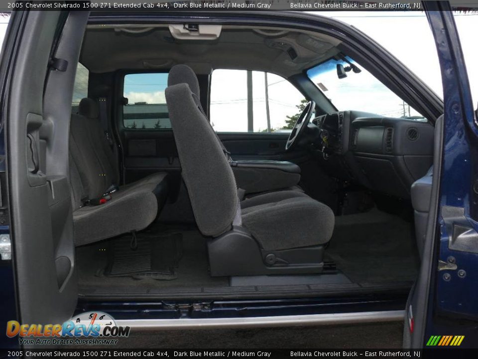 2005 Chevrolet Silverado 1500 Z71 Extended Cab 4x4 Dark Blue Metallic / Medium Gray Photo #12