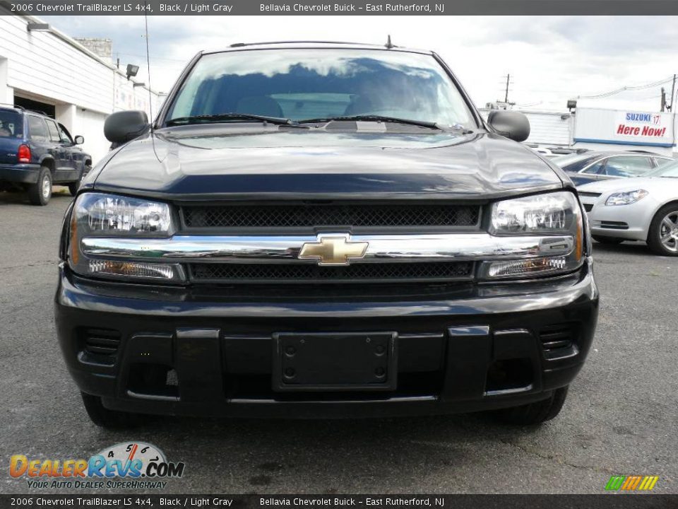2006 Chevrolet TrailBlazer LS 4x4 Black / Light Gray Photo #2