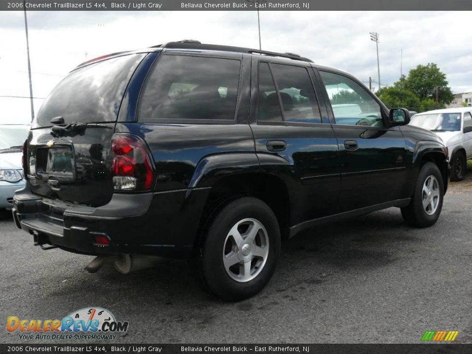 2006 Chevrolet TrailBlazer LS 4x4 Black / Light Gray Photo #4