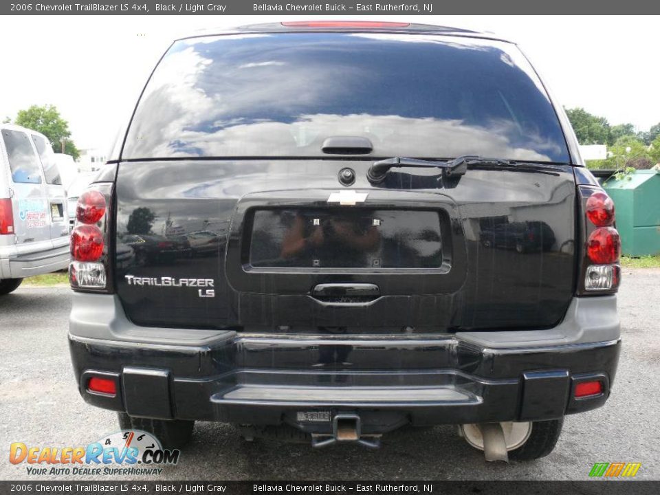 2006 Chevrolet TrailBlazer LS 4x4 Black / Light Gray Photo #5