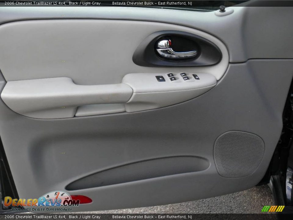 2006 Chevrolet TrailBlazer LS 4x4 Black / Light Gray Photo #6