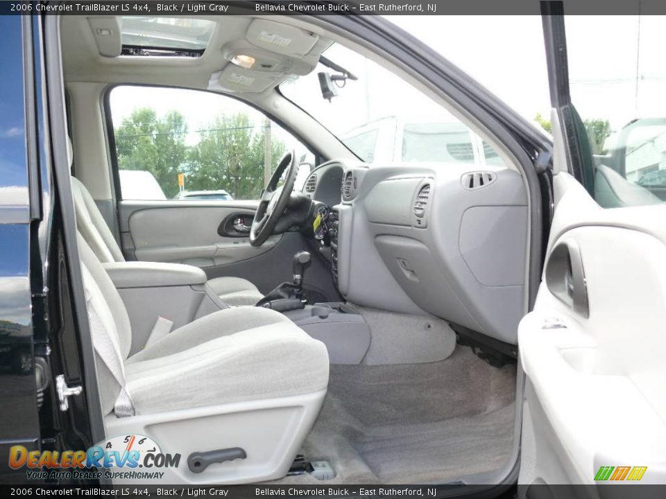 2006 Chevrolet TrailBlazer LS 4x4 Black / Light Gray Photo #8