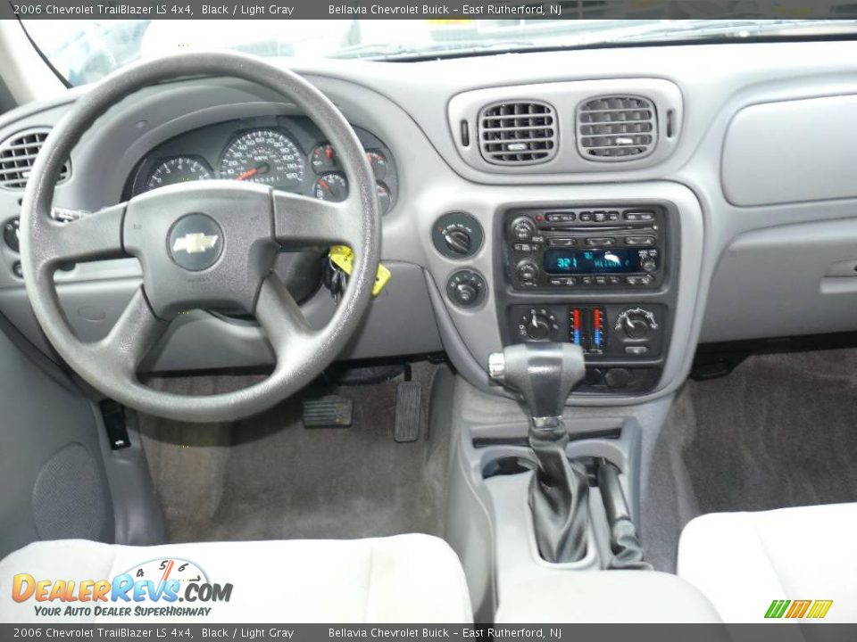 2006 Chevrolet TrailBlazer LS 4x4 Black / Light Gray Photo #9