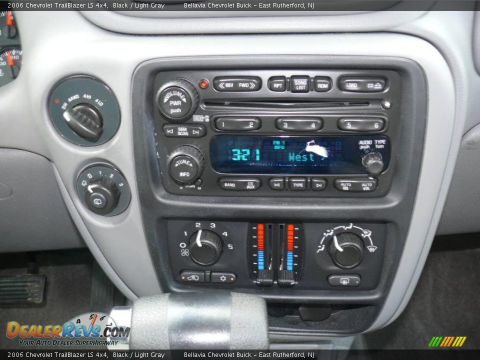2006 Chevrolet TrailBlazer LS 4x4 Black / Light Gray Photo #10