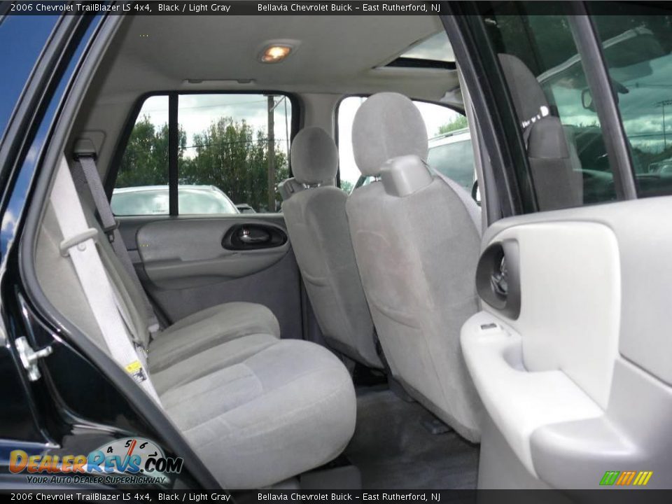 2006 Chevrolet TrailBlazer LS 4x4 Black / Light Gray Photo #12