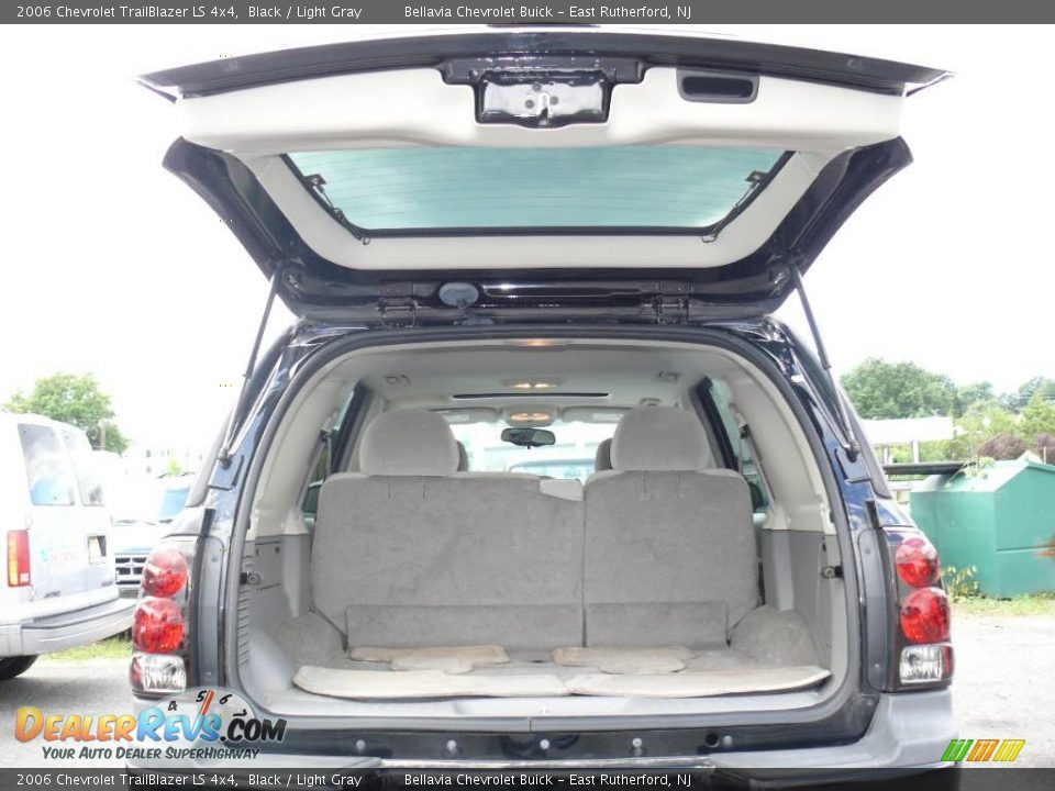 2006 Chevrolet TrailBlazer LS 4x4 Black / Light Gray Photo #13