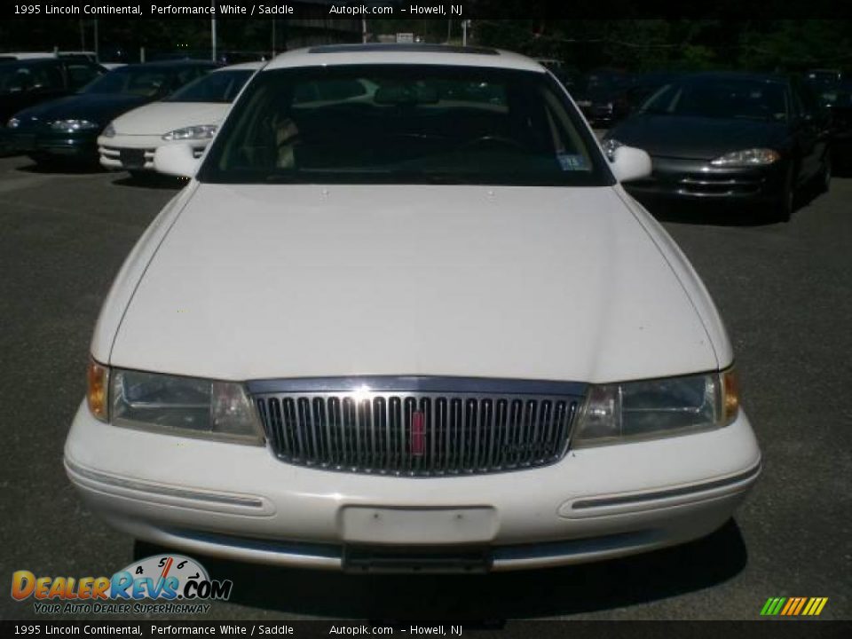 1995 Lincoln Continental Performance White / Saddle Photo #1