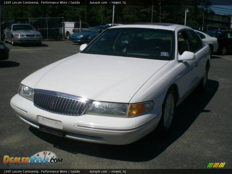 1995 Lincoln Continental Performance White / Saddle Photo #2