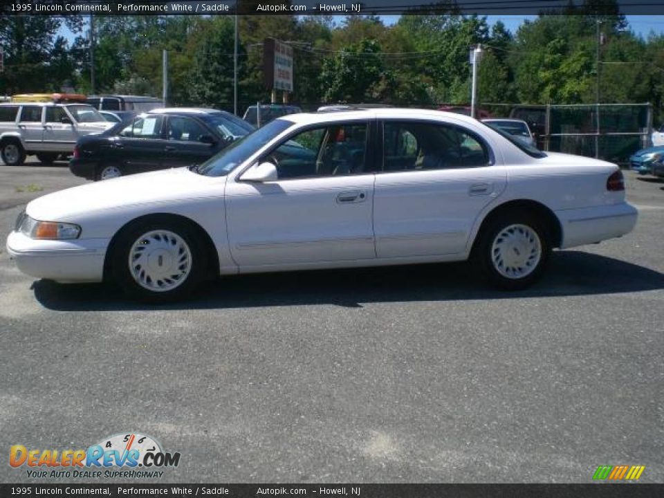 1995 Lincoln Continental Performance White / Saddle Photo #4