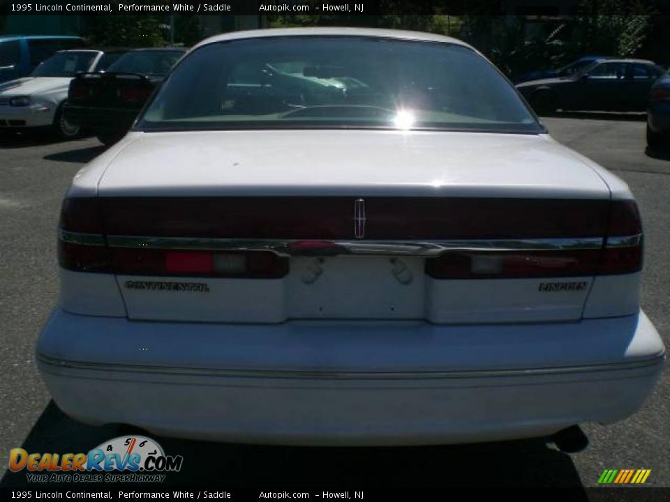 1995 Lincoln Continental Performance White / Saddle Photo #6