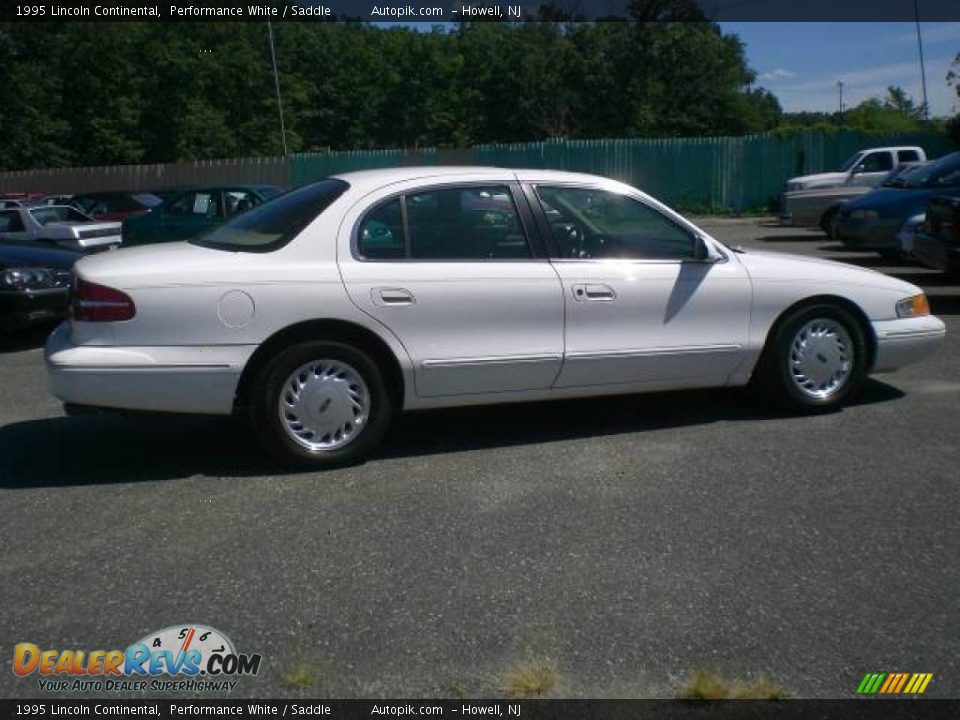 1995 Lincoln Continental Performance White / Saddle Photo #8