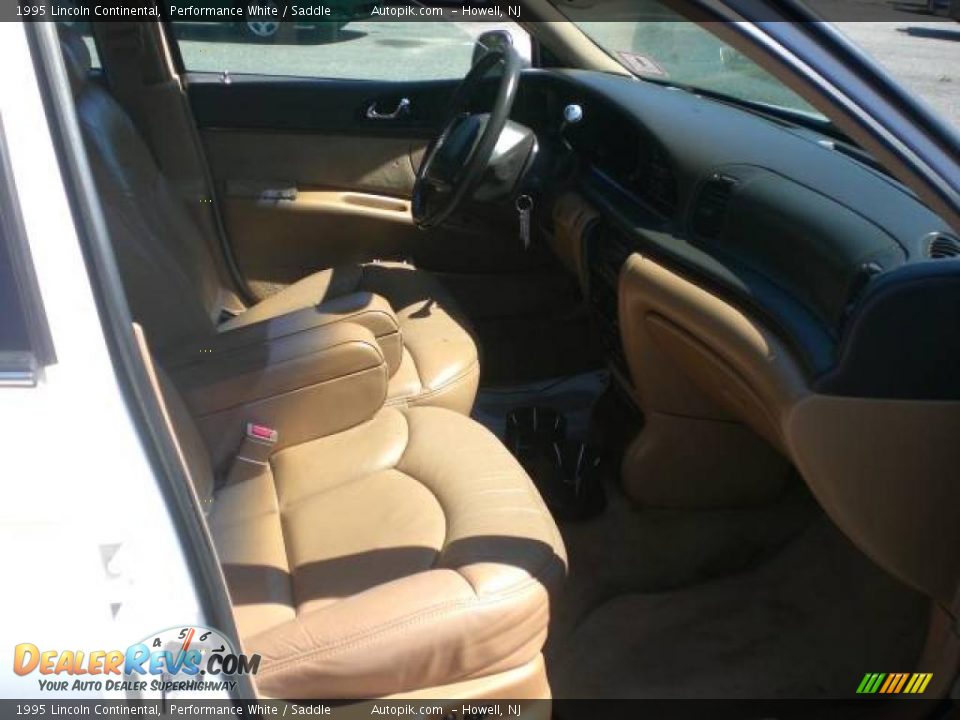 1995 Lincoln Continental Performance White / Saddle Photo #10
