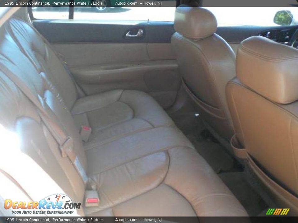 1995 Lincoln Continental Performance White / Saddle Photo #11