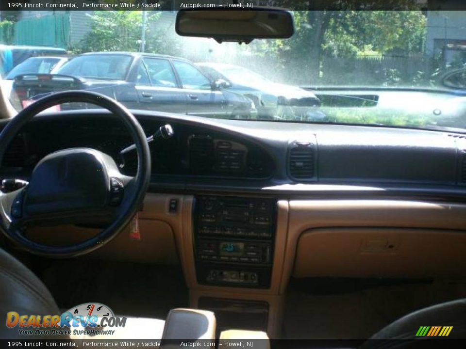 1995 Lincoln Continental Performance White / Saddle Photo #12