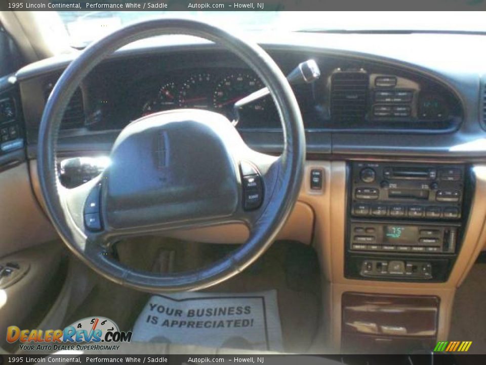 1995 Lincoln Continental Performance White / Saddle Photo #14