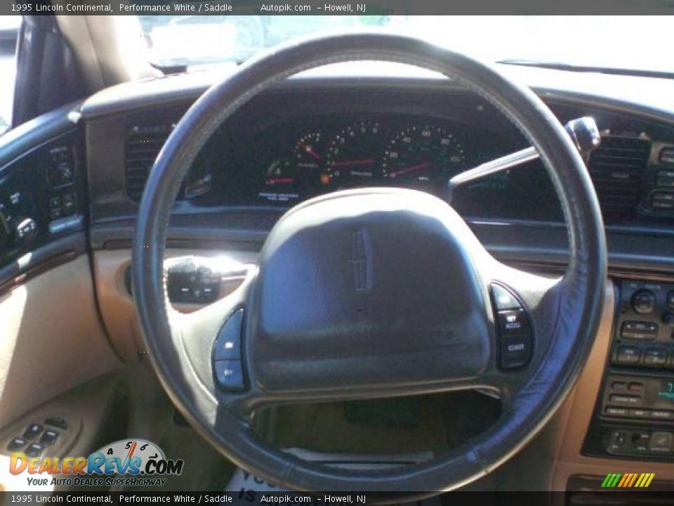 1995 Lincoln Continental Performance White / Saddle Photo #15