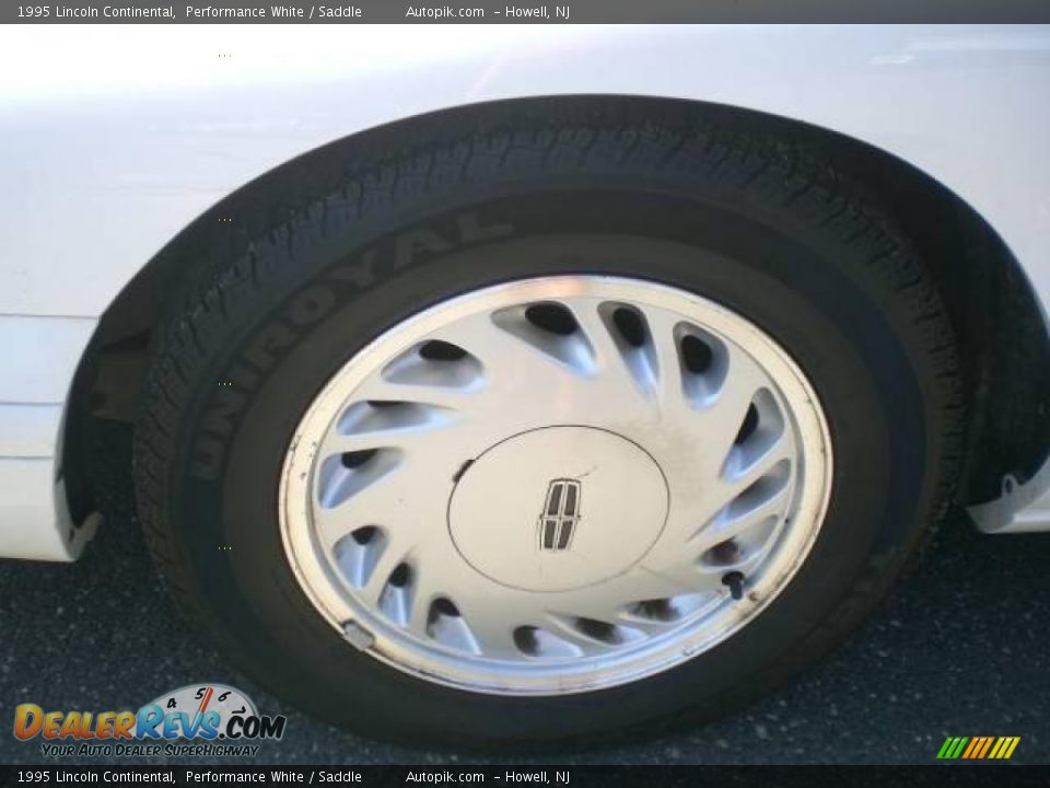 1995 Lincoln Continental Performance White / Saddle Photo #20