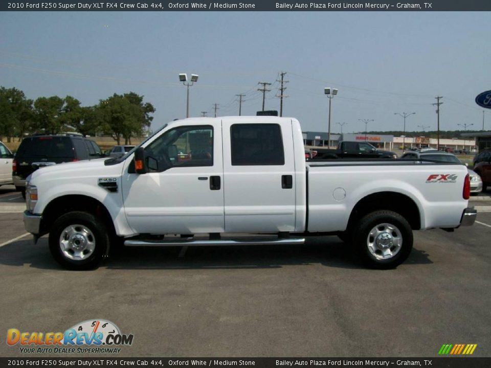 2010 Ford F250 Super Duty XLT FX4 Crew Cab 4x4 Oxford White / Medium Stone Photo #2