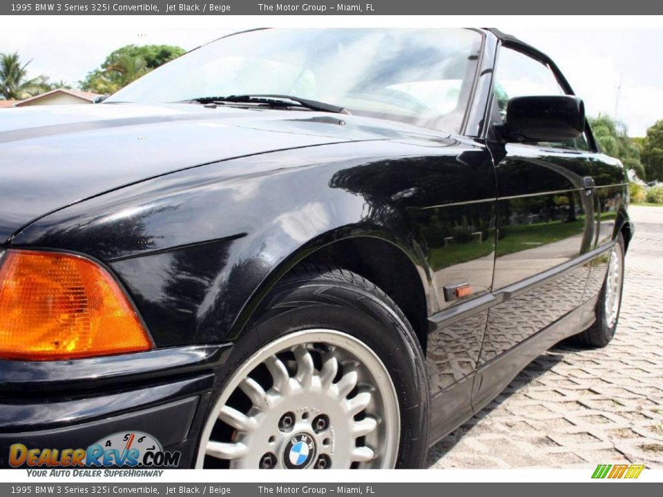 1995 BMW 3 Series 325i Convertible Jet Black / Beige Photo #31