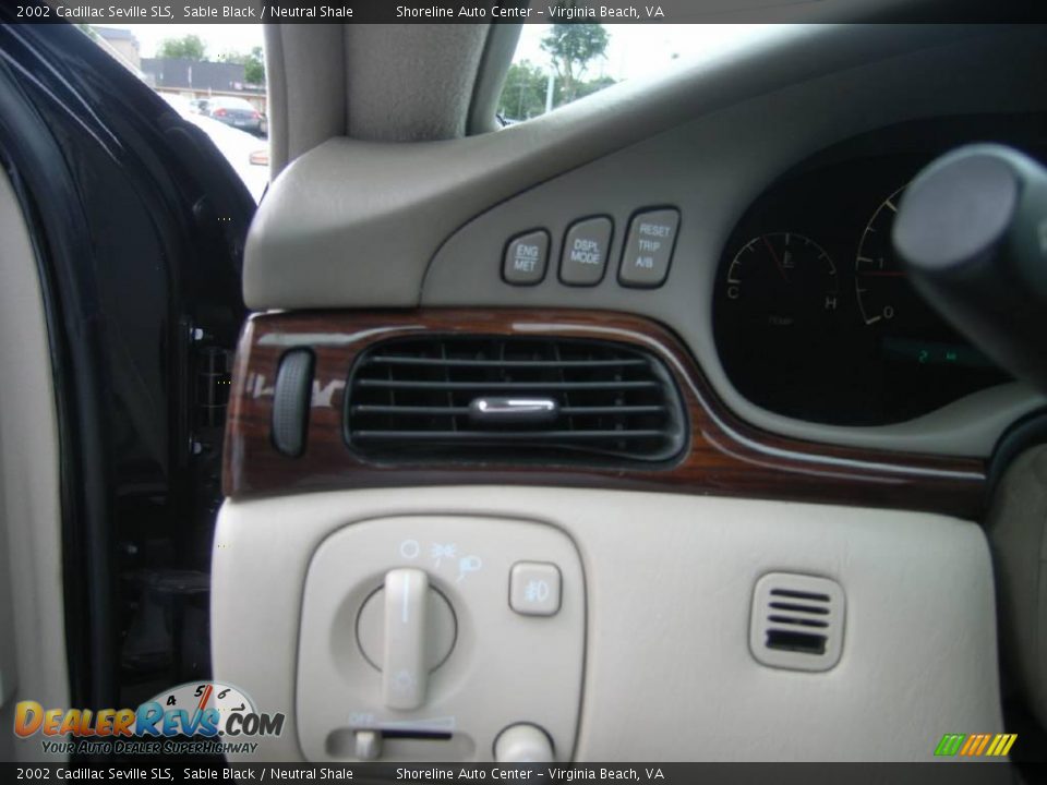 2002 Cadillac Seville SLS Sable Black / Neutral Shale Photo #17