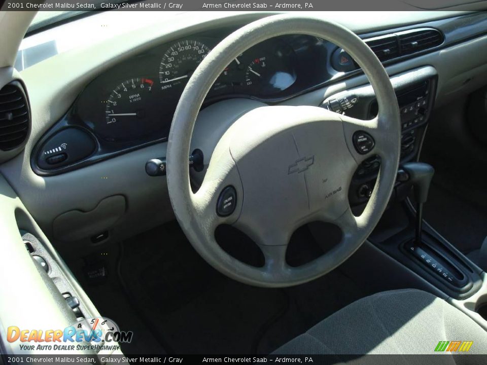2001 Chevrolet Malibu Sedan Galaxy Silver Metallic / Gray Photo #11