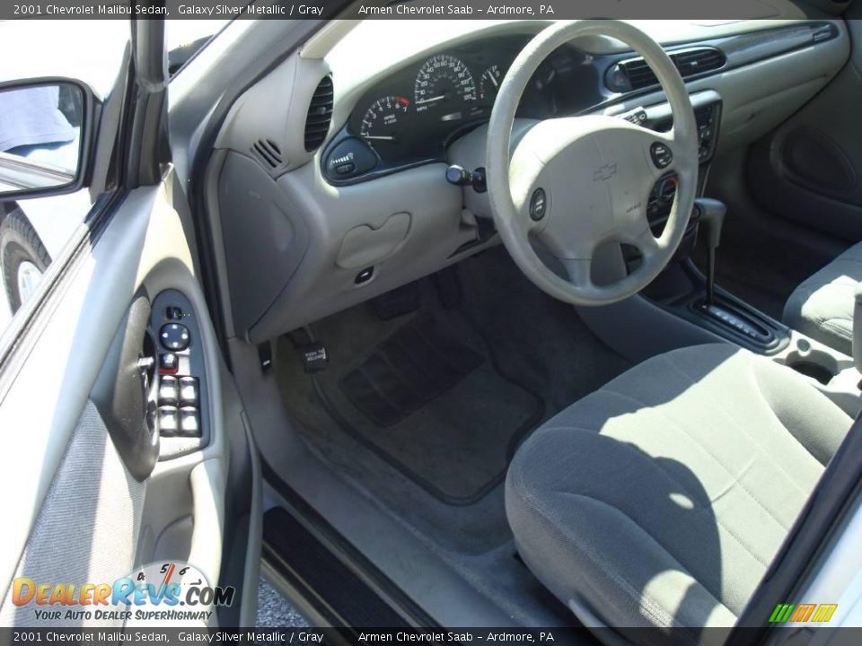 2001 Chevrolet Malibu Sedan Galaxy Silver Metallic / Gray Photo #12