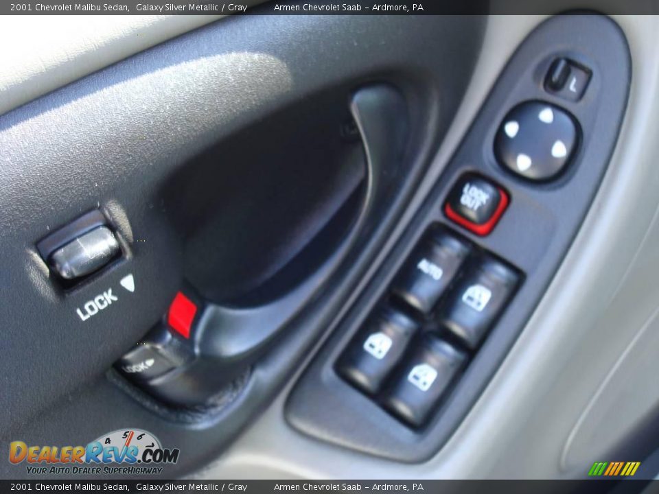 2001 Chevrolet Malibu Sedan Galaxy Silver Metallic / Gray Photo #14