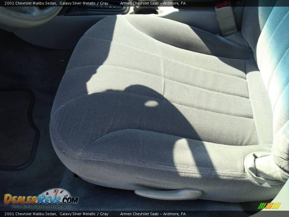 2001 Chevrolet Malibu Sedan Galaxy Silver Metallic / Gray Photo #15