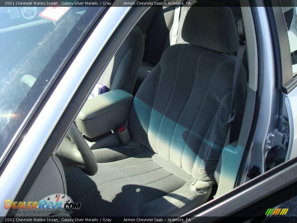 2001 Chevrolet Malibu Sedan Galaxy Silver Metallic / Gray Photo #16