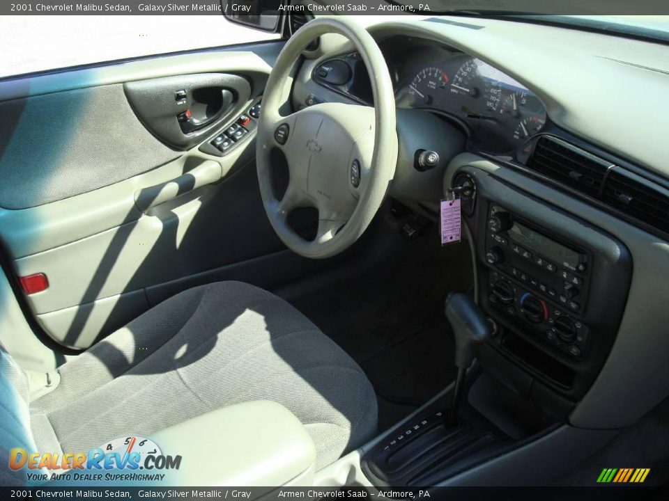 2001 Chevrolet Malibu Sedan Galaxy Silver Metallic / Gray Photo #18