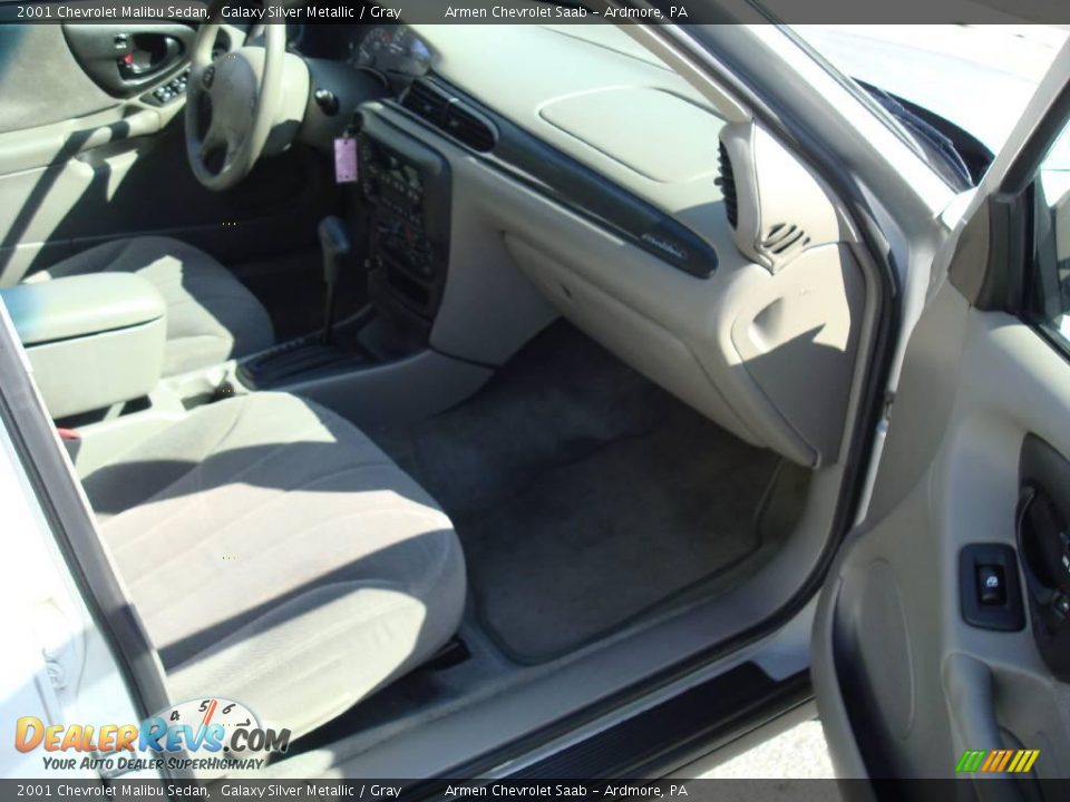 2001 Chevrolet Malibu Sedan Galaxy Silver Metallic / Gray Photo #19