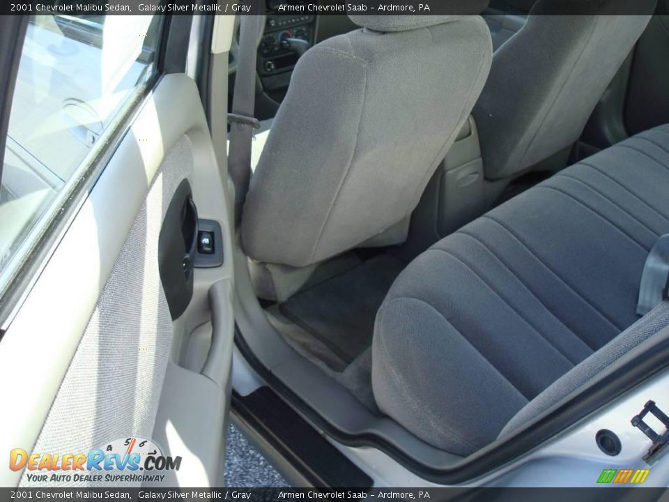 2001 Chevrolet Malibu Sedan Galaxy Silver Metallic / Gray Photo #21
