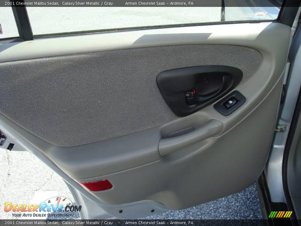 2001 Chevrolet Malibu Sedan Galaxy Silver Metallic / Gray Photo #22