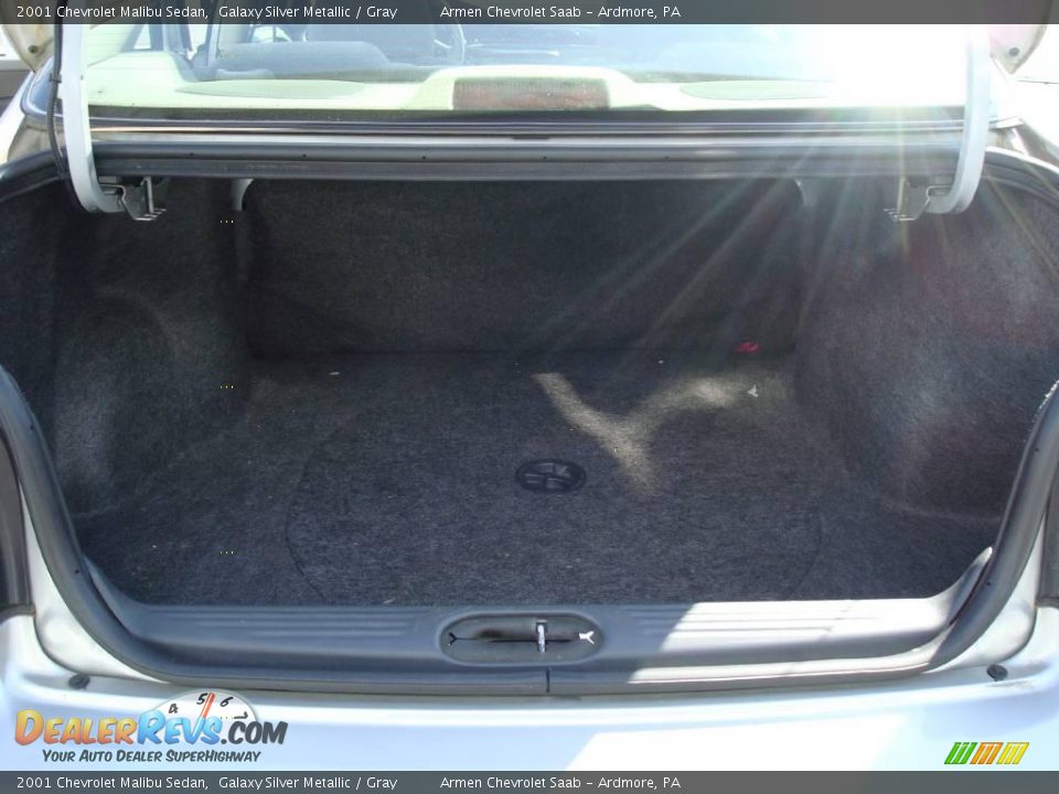 2001 Chevrolet Malibu Sedan Galaxy Silver Metallic / Gray Photo #23