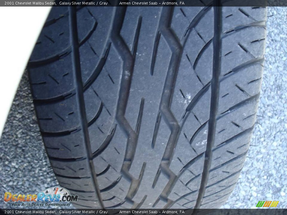 2001 Chevrolet Malibu Sedan Galaxy Silver Metallic / Gray Photo #26