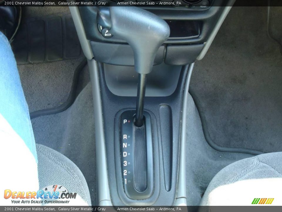 2001 Chevrolet Malibu Sedan Galaxy Silver Metallic / Gray Photo #30