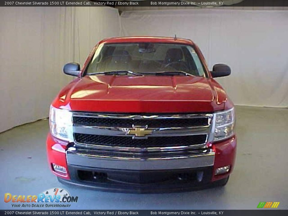 2007 Chevrolet Silverado 1500 LT Extended Cab Victory Red / Ebony Black Photo #2